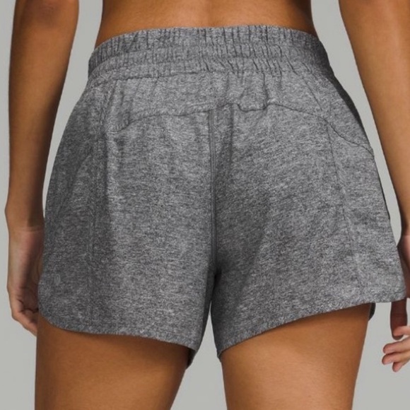 Track That Short Lululemon - Picture 2 of 8